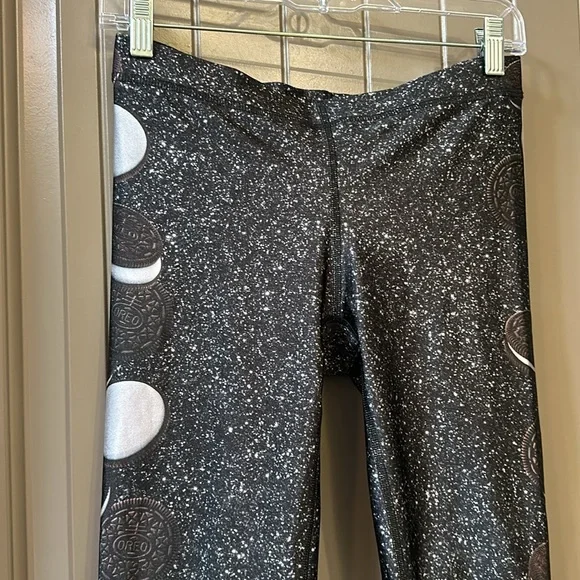 CLEARANCE Terez Oreo Print Performance Leggings - Picture 3 of 7
